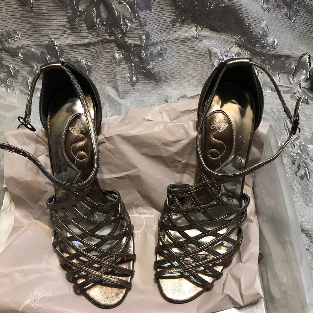 Dressy versatile Sandal, Size 7.5M